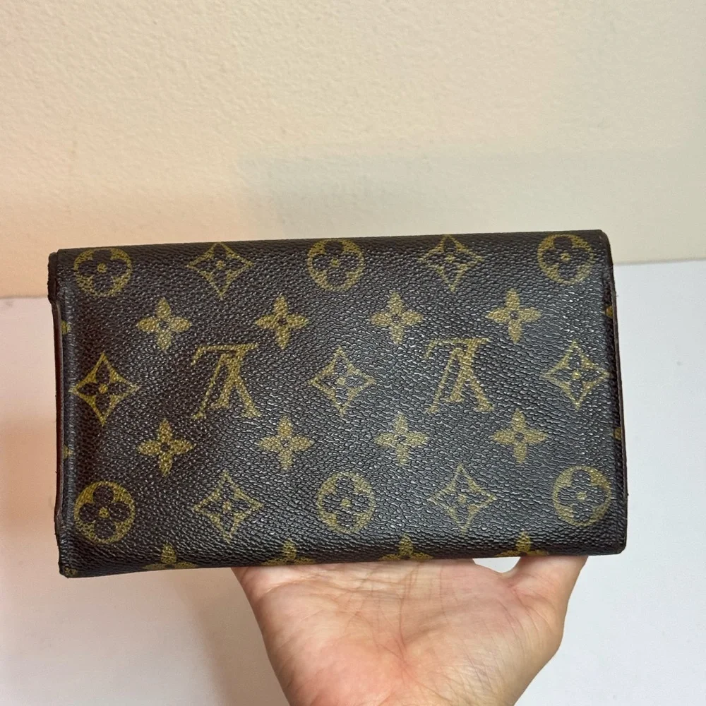 Louis Vuitton Monogram Sarah Wallet